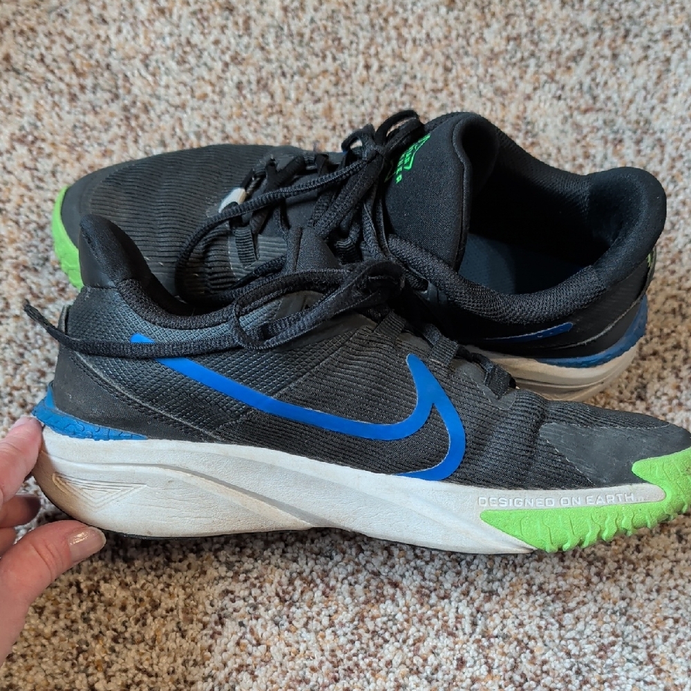 Nike Kids Black and Green Sneakers